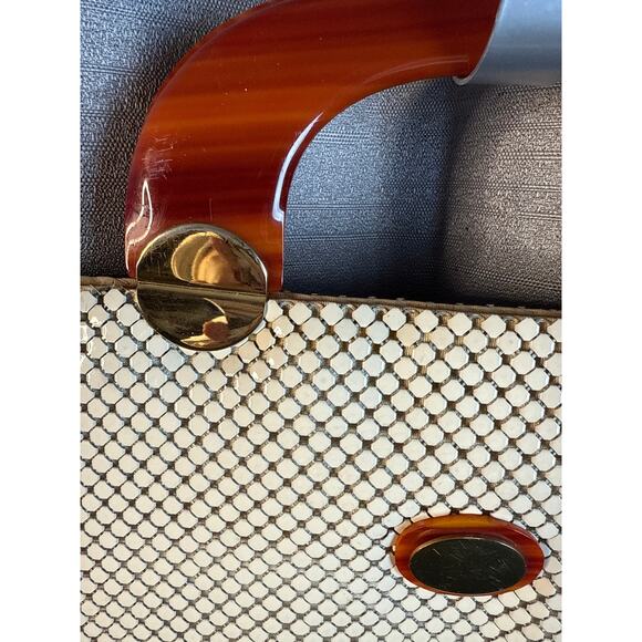 Vintage Whiting and Davis Cream and Brown Handled Handbag - Picture 2 of 7